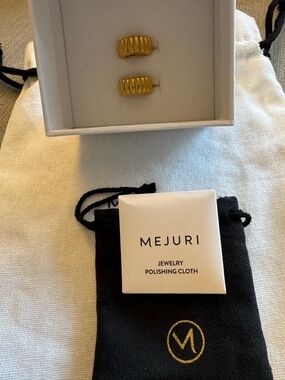 Mejuri Charlotte Bold Hoops Gold